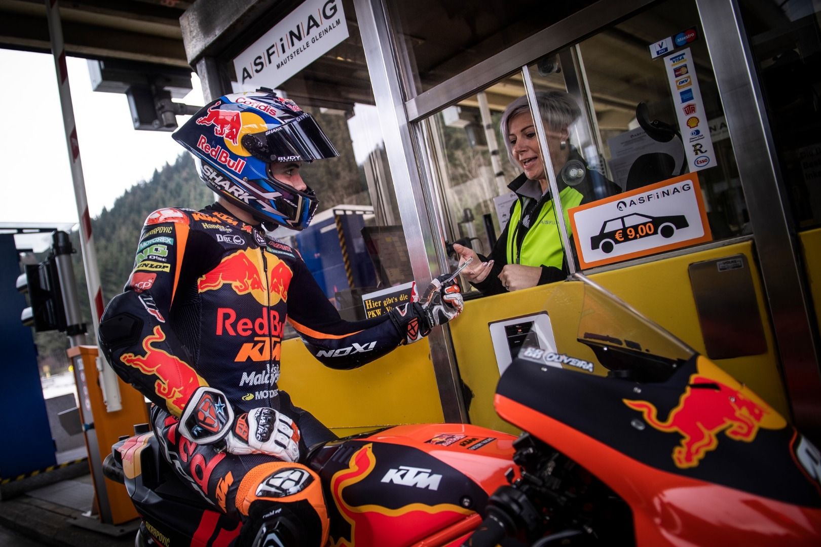 KTM RC16 y Miguel Oliveira en el túnel de Gleinalm