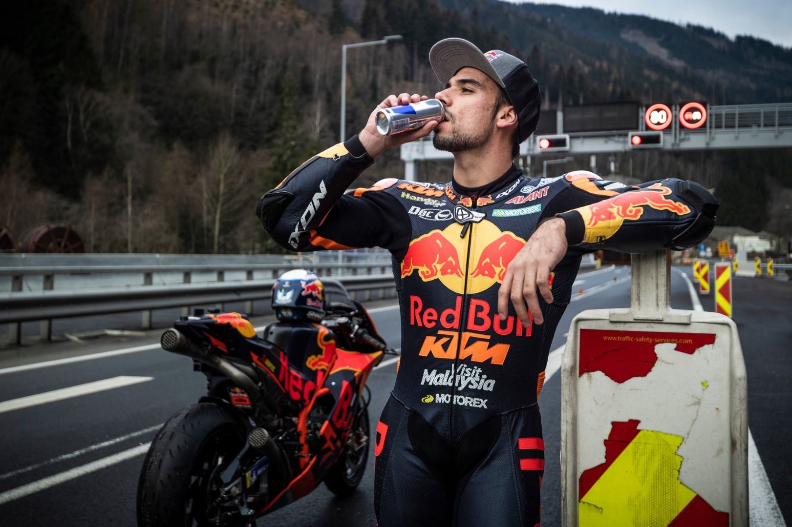 KTM RC16 y Miguel Oliveira en el túnel de Gleinalm