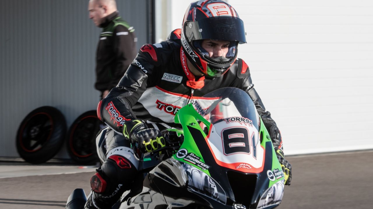 Jordi Torres en la Kawasaki ZX-10RR