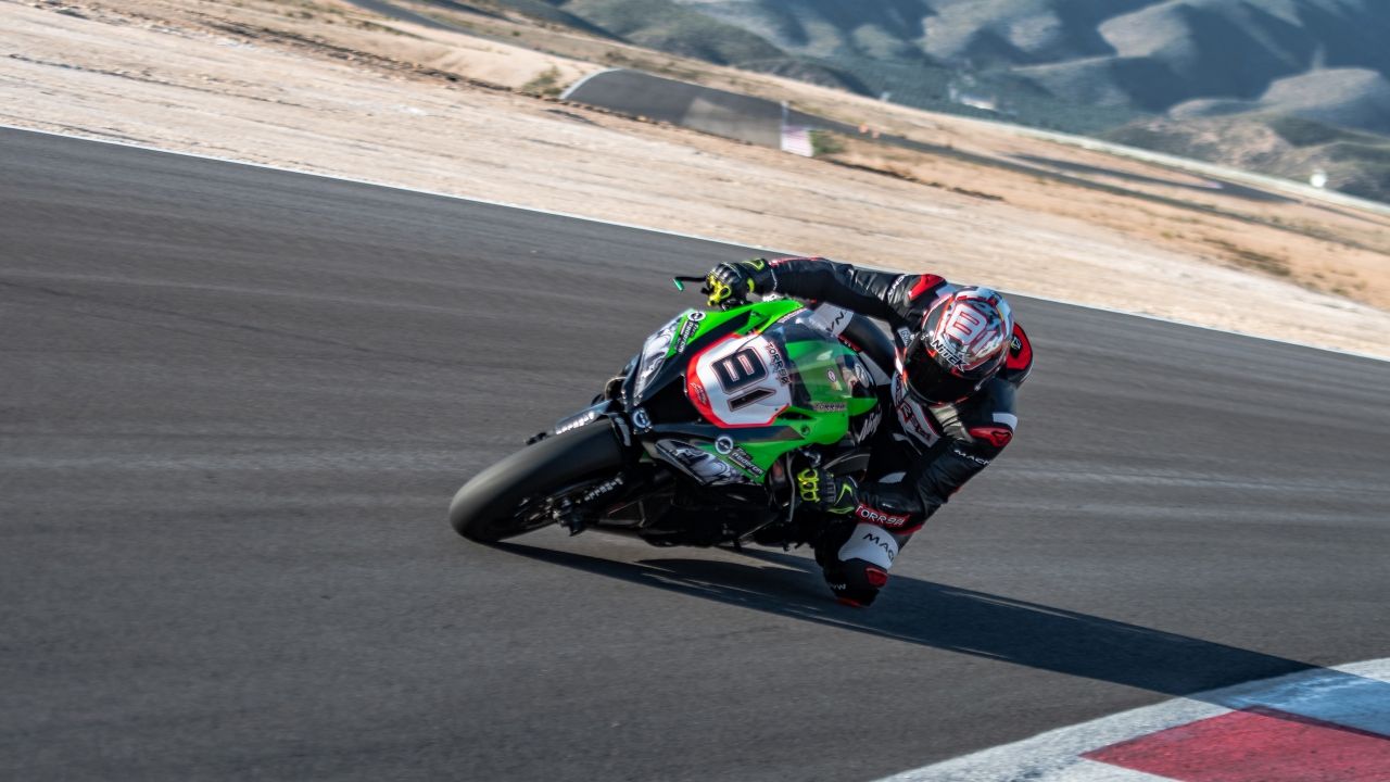 Jordi Torres en la Kawasaki ZX-10RR