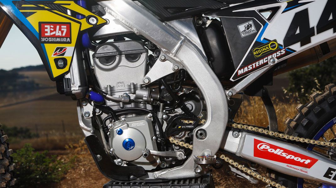 Test Cross: Suzuki RMZ 450 Mastercross 