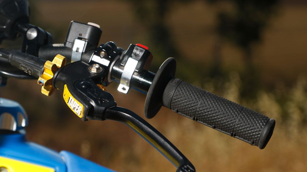 Test Cross: Suzuki RMZ 450 Mastercross 