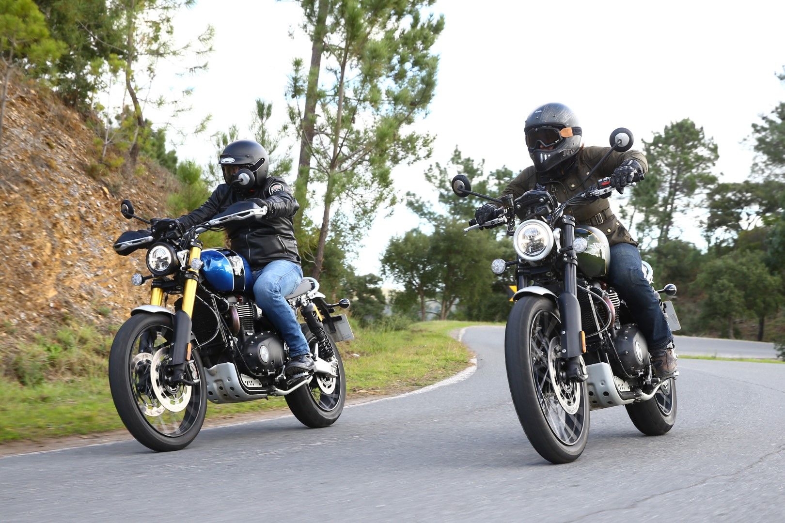 La gama Vintage de Triumph se refuerza con las eficaces Scrambler 1200 XC y XE.