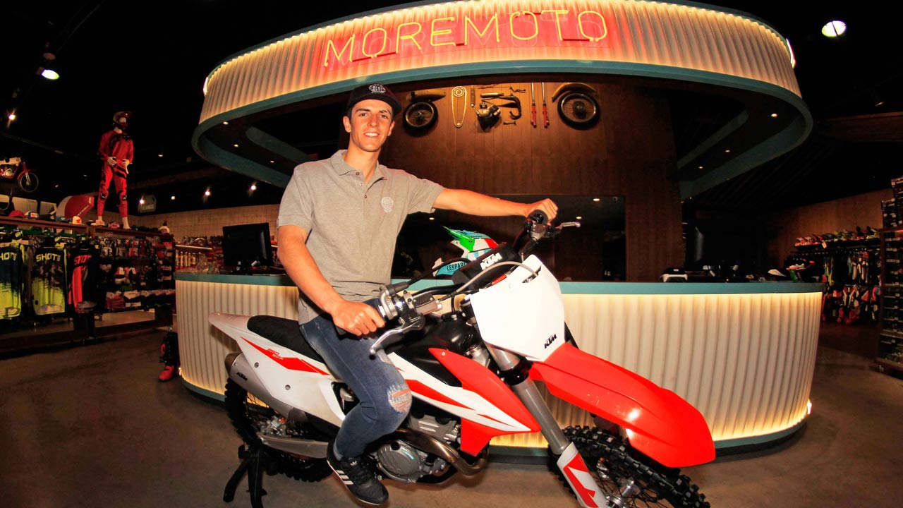Iker Larrañaga, con el apoyo de Moremoto Racing