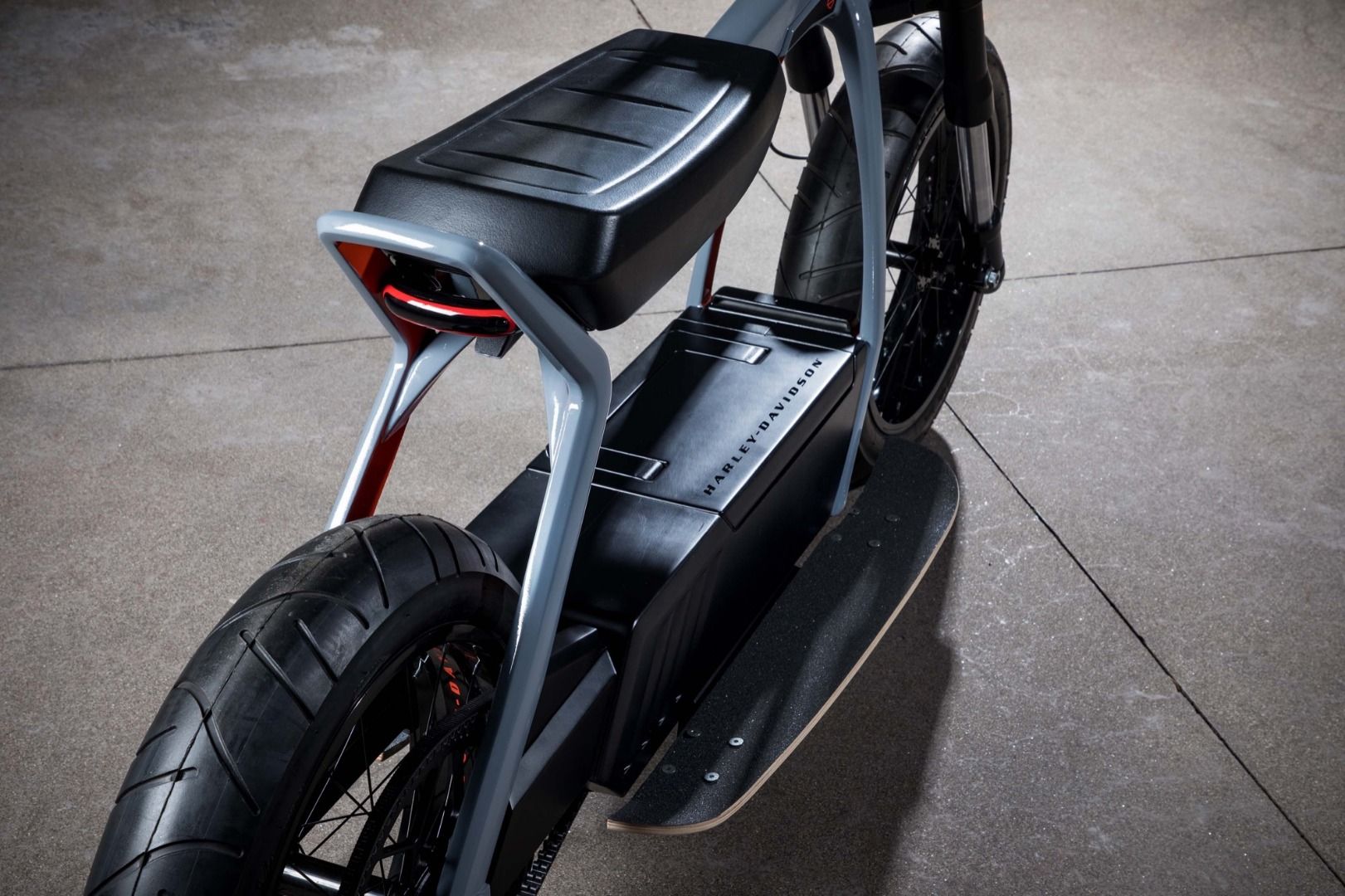 Harley-Davidson, a por el scooter y el enduro