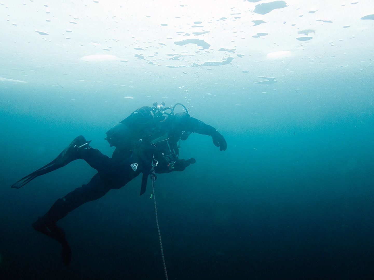 Buceo bajo el hielo de los Pirineos