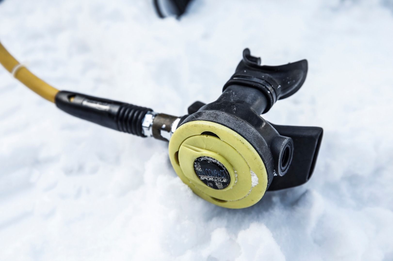 Buceo bajo el hielo de los Pirineos