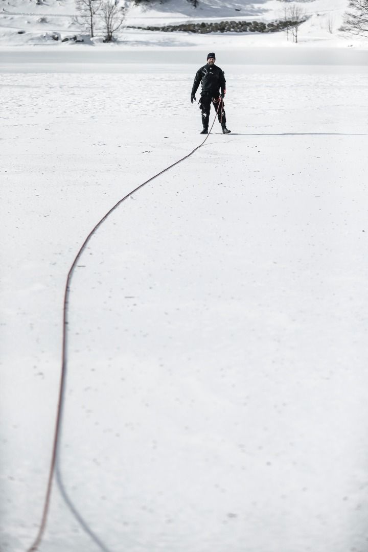 Buceo bajo el hielo de los Pirineos