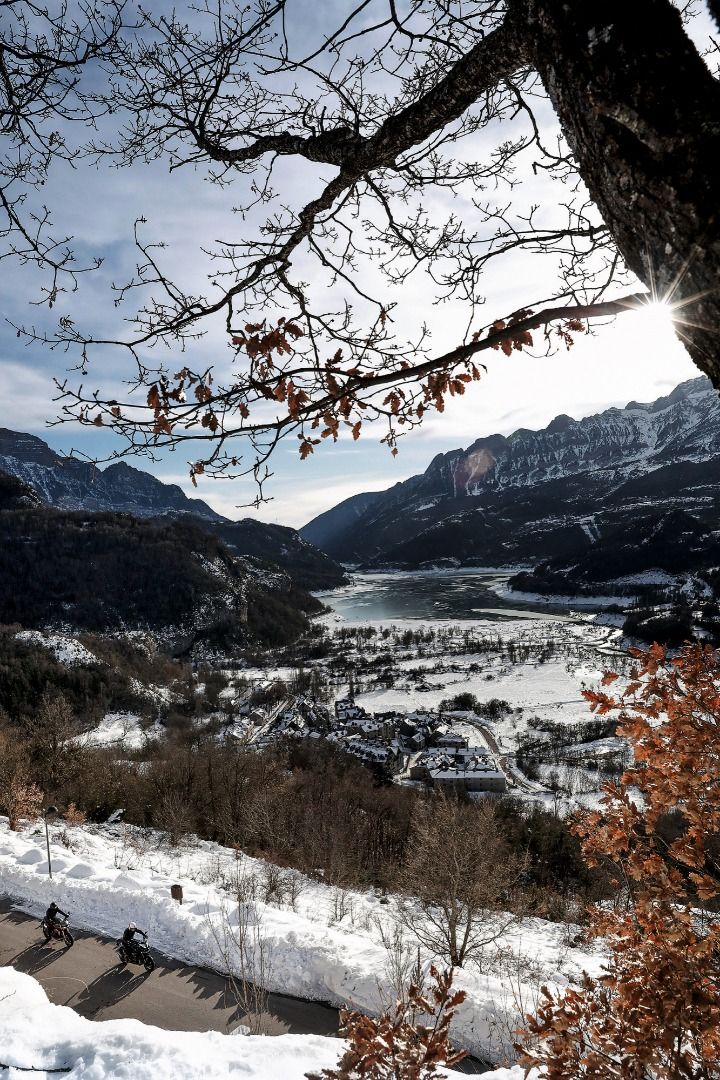 Buceo bajo el hielo de los Pirineos