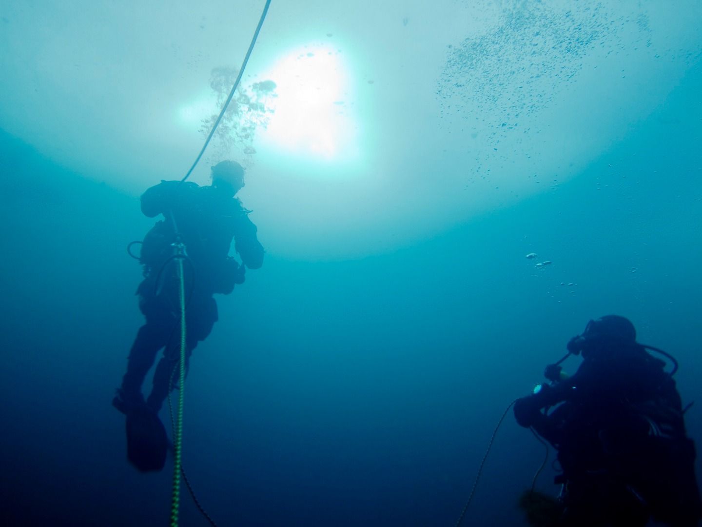 Buceo bajo el hielo de los Pirineos
