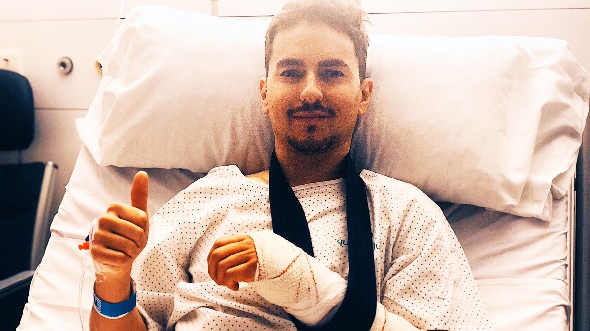 Jorge Lorenzo se perderá los test de Sepang tras ser operado de la muñeca