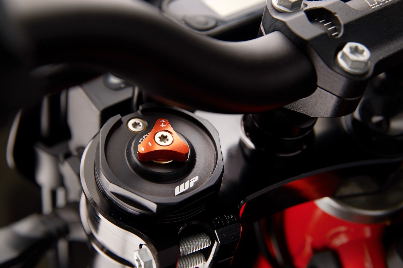 KTM 690 SMC R 2019. Fotos