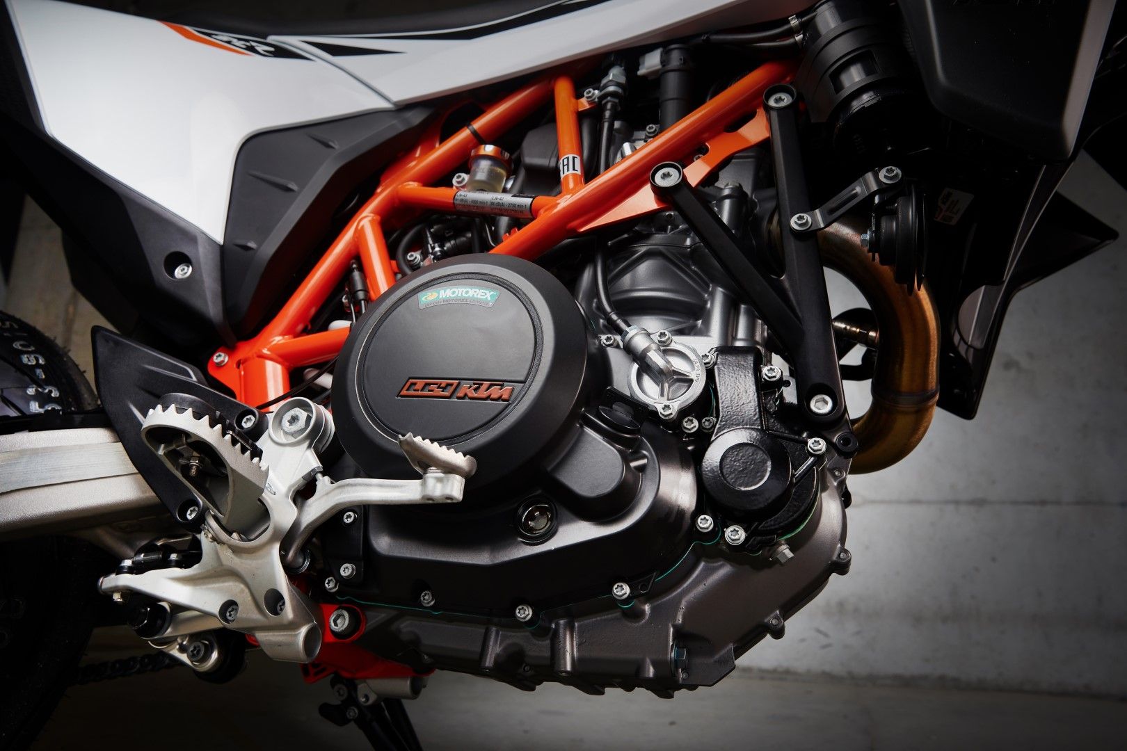 KTM 690 SMC R 2019. Fotos