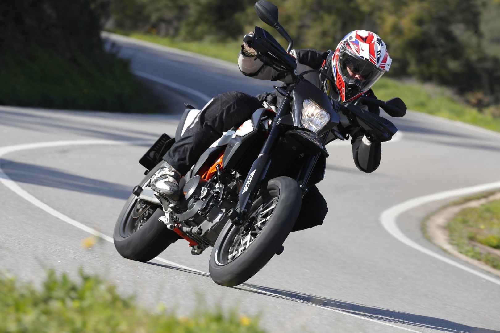 KTM 690 SMC R 2019. Fotos