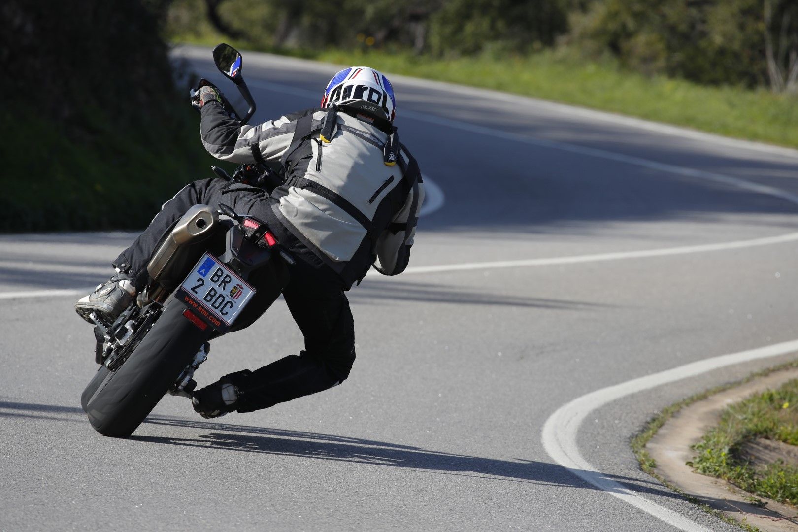 KTM 690 SMC R 2019. Fotos