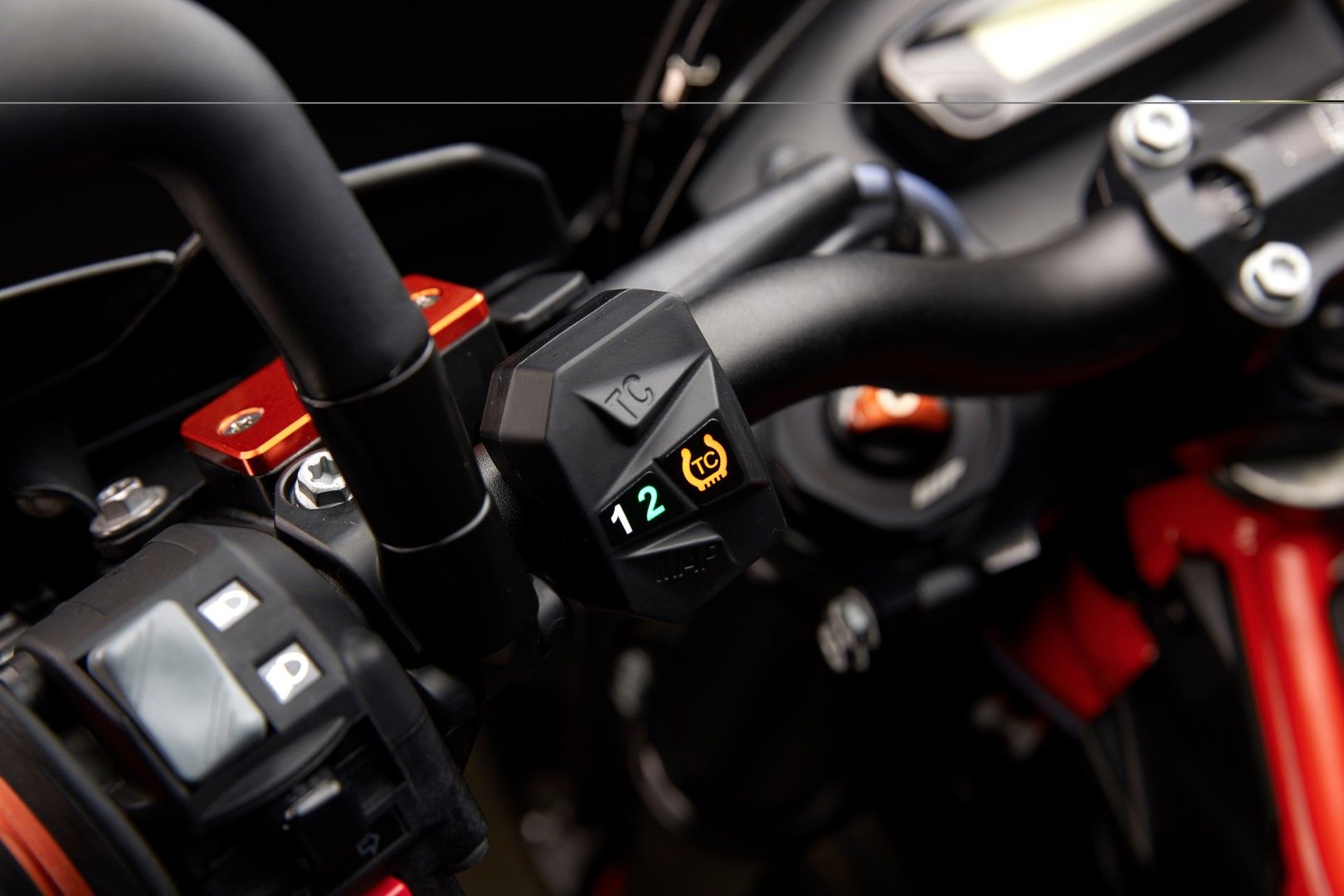 KTM 690 SMC R 2019. Fotos