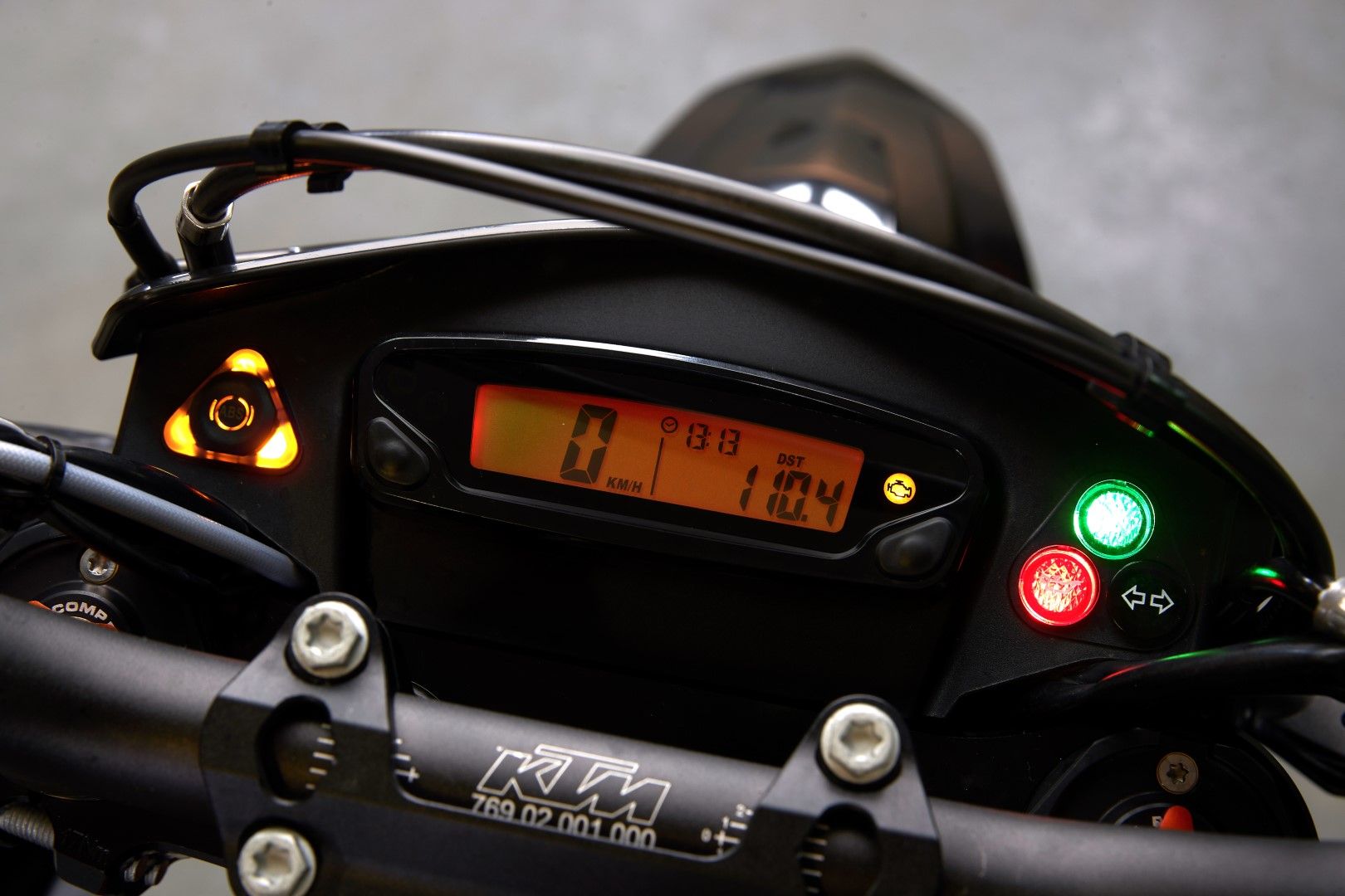 KTM 690 SMC R 2019. Fotos