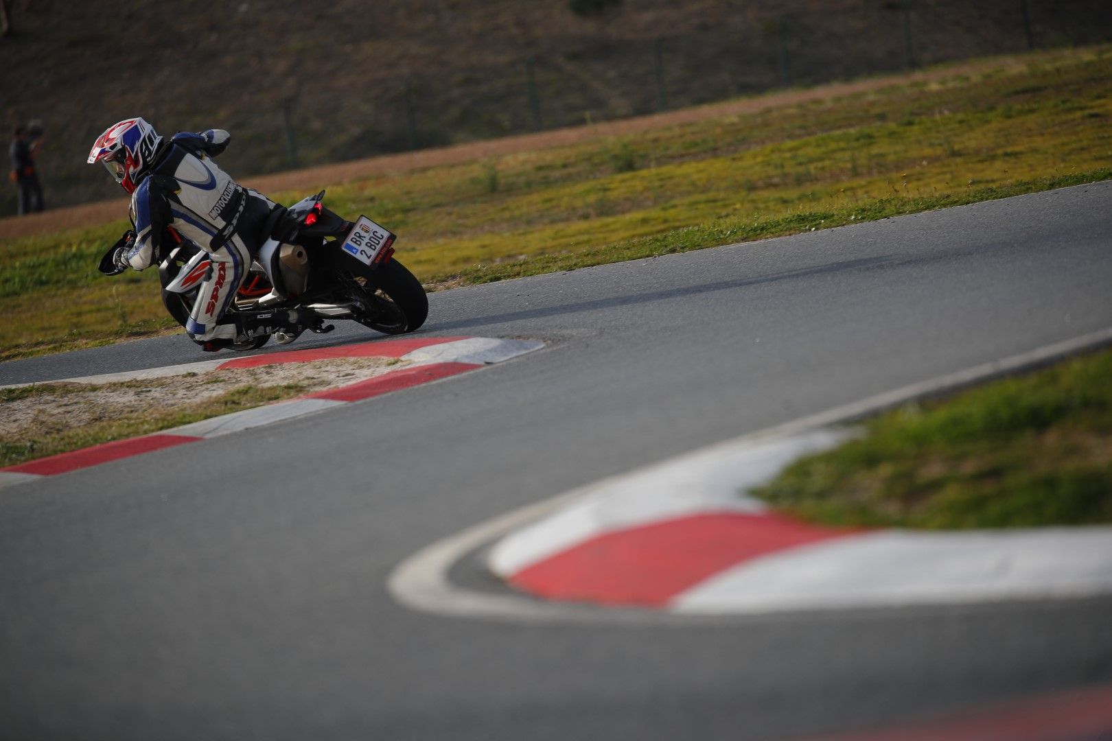 KTM 690 SMC R 2019. Fotos