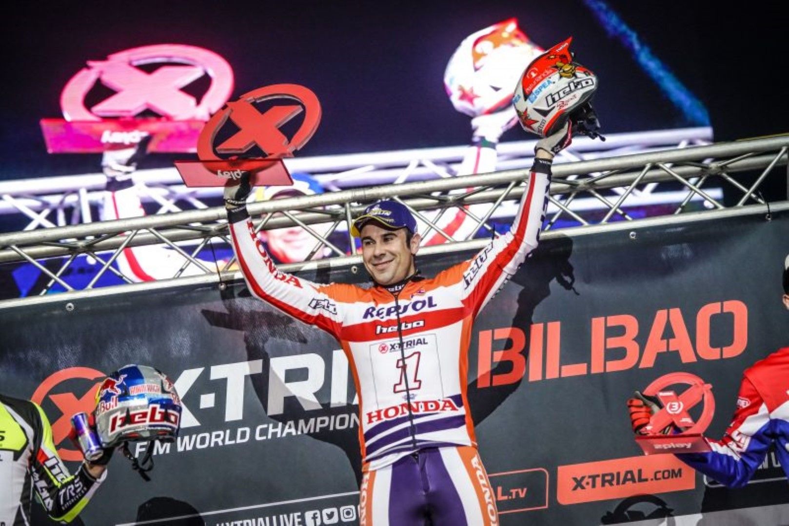 Toni Bou reina en el X-Trial de Bilbao y recupera el liderato