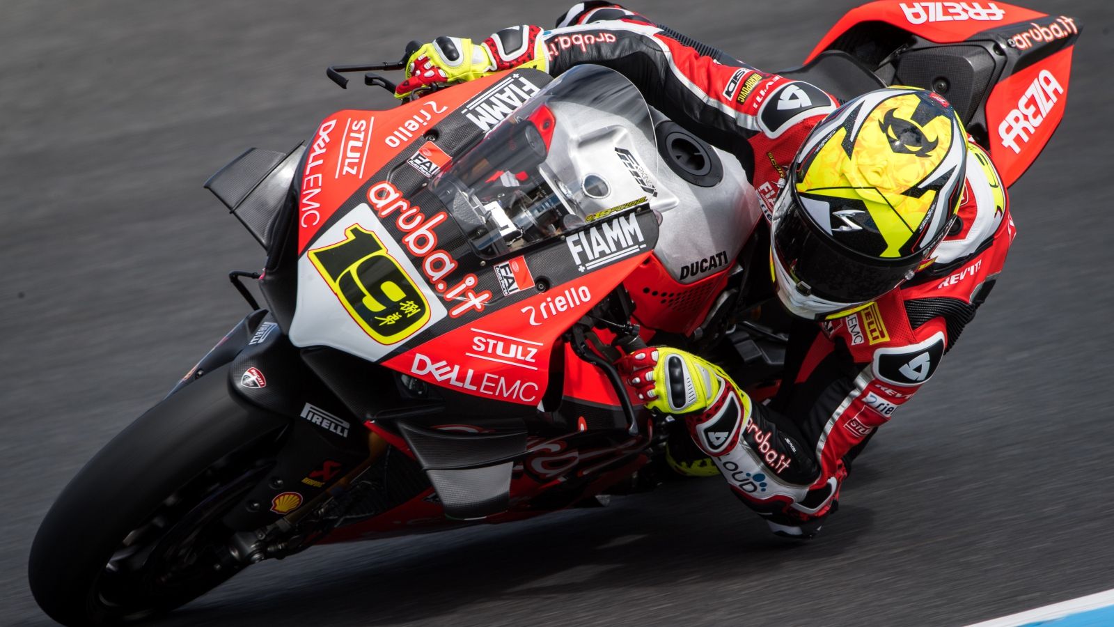 Álvaro Bautista supera por 14 milésimas a Jonathan Rea en los libres de Australia
