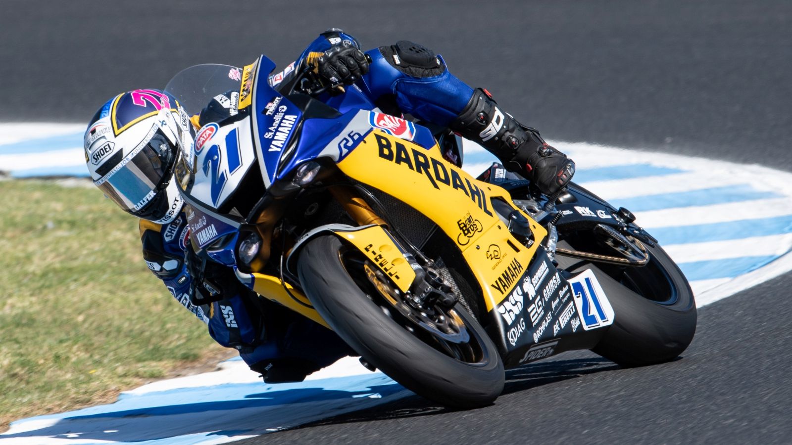 Randy Krummenacher vence en Supersport en Australia y Héctor Barberá roza el podio