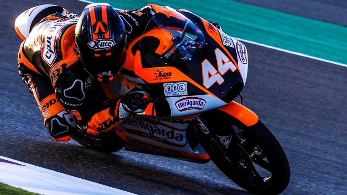 Arón Canet se hace con la pole de Moto3 en Qatar ante Lorenzo Dalla Porta