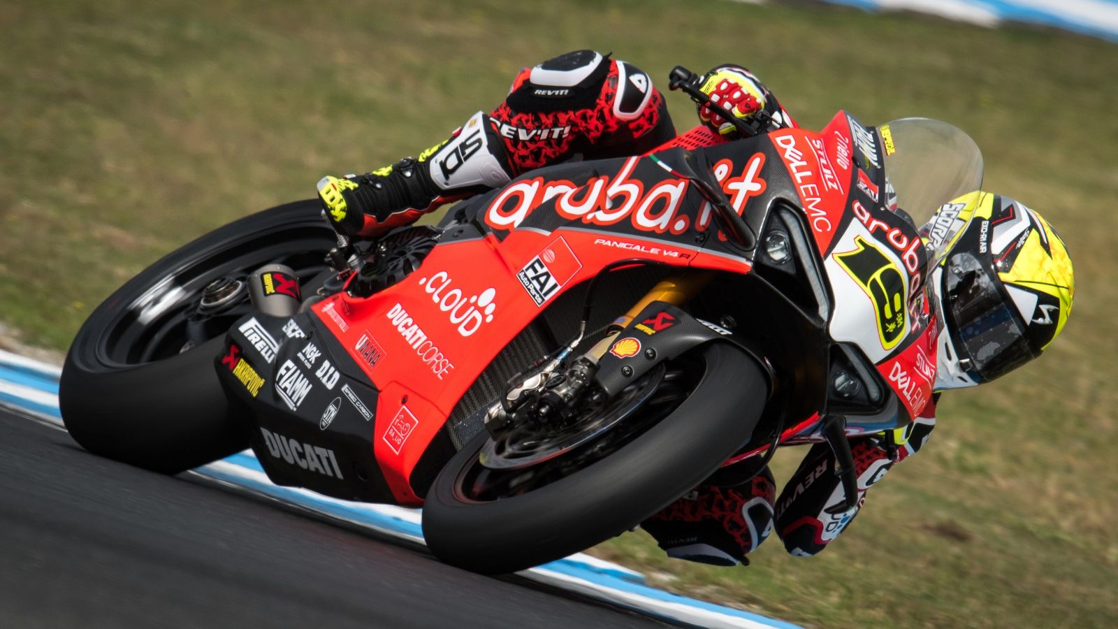 Álvaro Bautista y Jonathan Rea se distancian del resto en los libres de Tailandia
