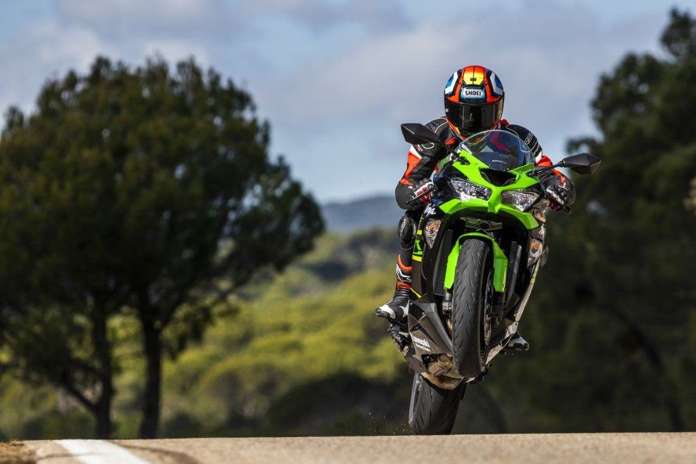 Kawasaki ha adaptado la ZX-6R a la Euro4 sin haberle restado prestaciones.