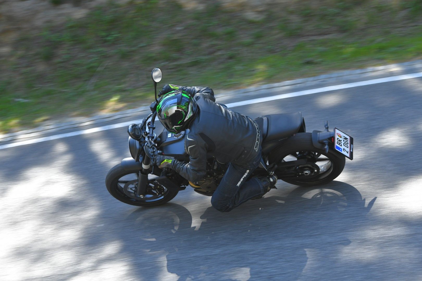 Husqvarna Svartpilen 701. Fotos