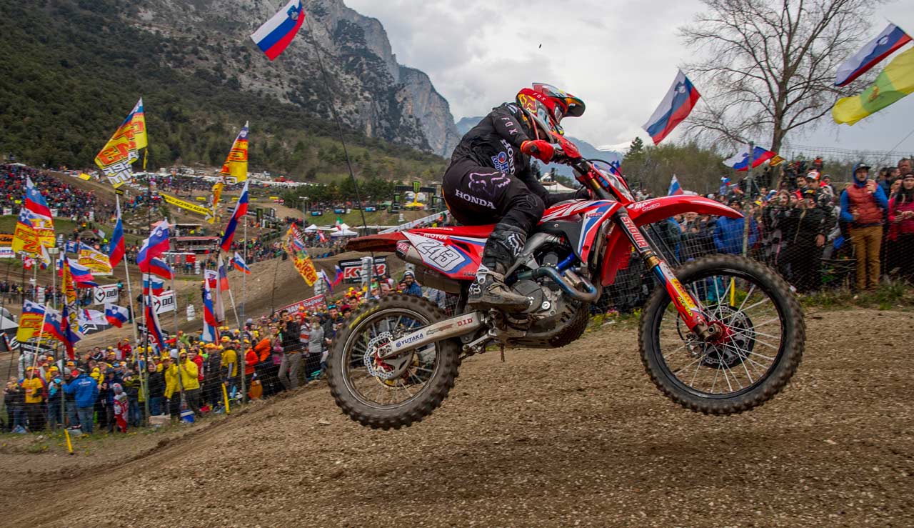 Emocionante victoria de Tim Gajser sobre Tony Cairoli en el MXGP de Trentino
