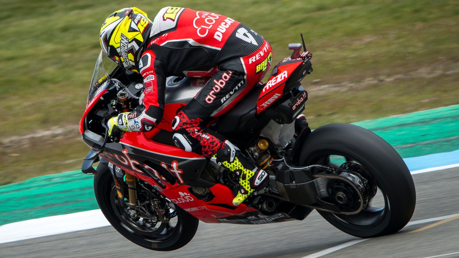 Álvaro Bautista se luce en Assen y Michael van der Mark vence a Jonathan Rea