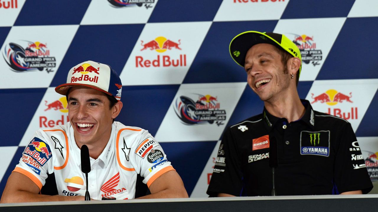 Márquez explica su saludo con Rossi; “Fue como cuando te das el primer beso con una chica”