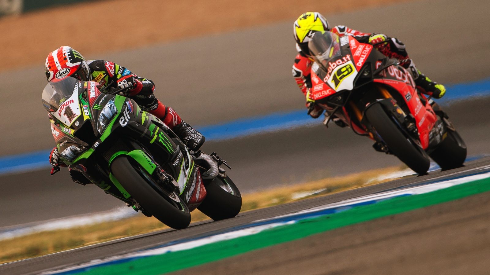 La catedral de Jonathan Rea, la penúltima frontera de Álvaro Bautista