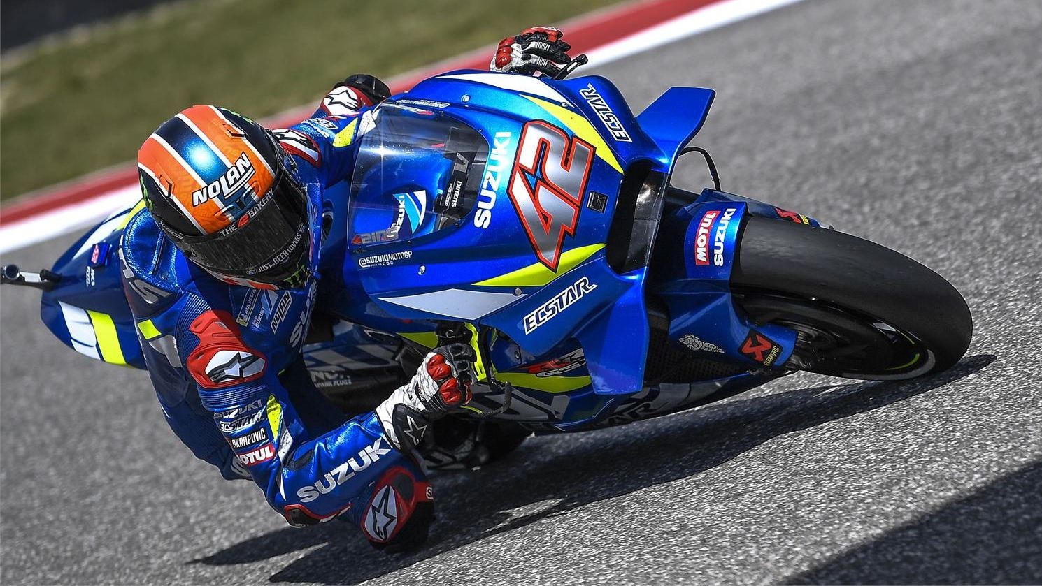 Álex Rins bate a Valentino Rossi en Austin y se estrena como ganador en MotoGP