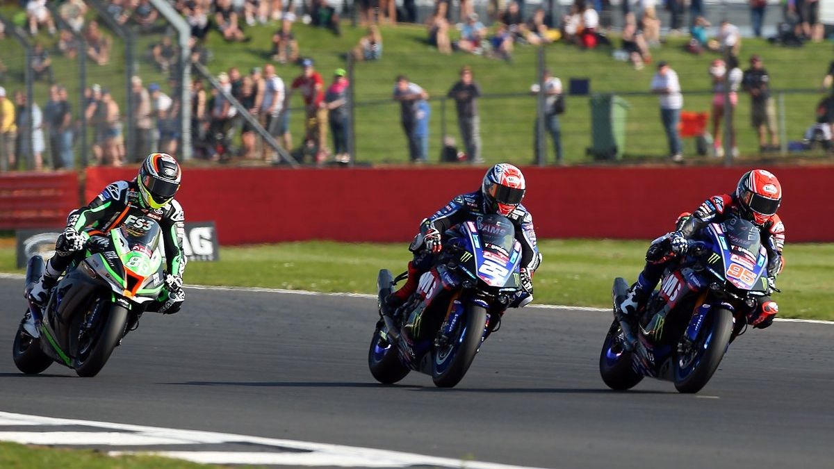NoTodoMotoGP: Tarran MacKenzie brilla en el sólido debut de Xavi Forés en el BSB