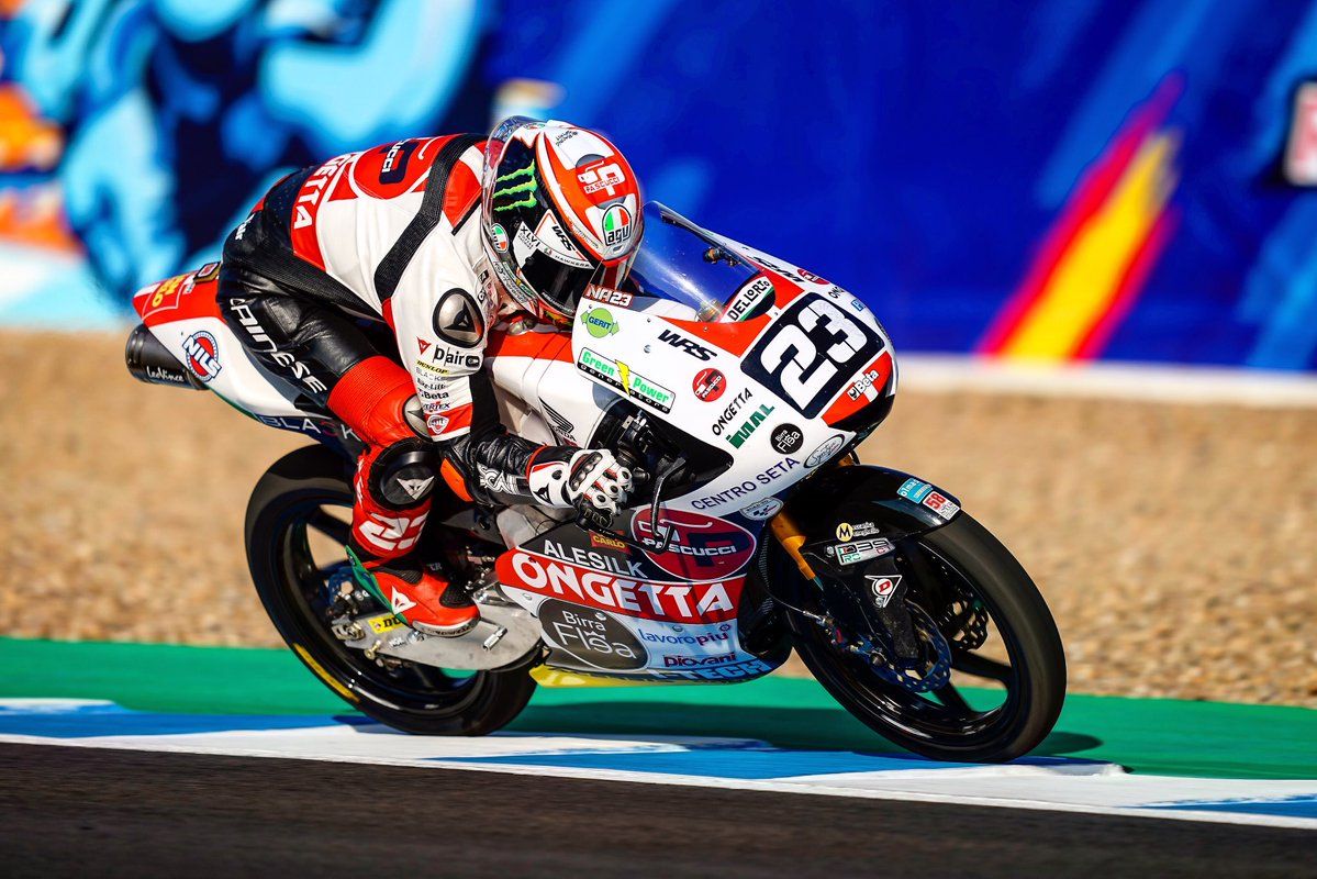 Victoria de Niccolò Antonelli en Jerez en una movida carrera de Moto3