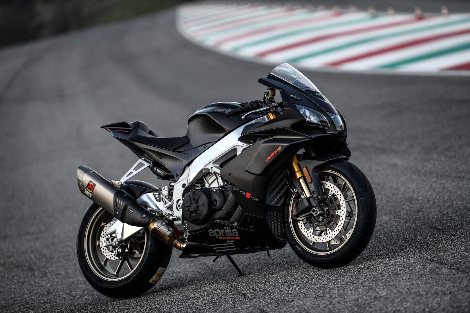 Aprilia RSV4 1100 Factory