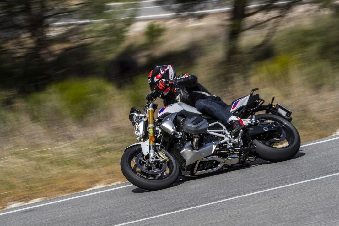 Además de confortable, la nueva BMW R 1250 R sorprende muy gratamente por sus buenas aptitudes deportivas.