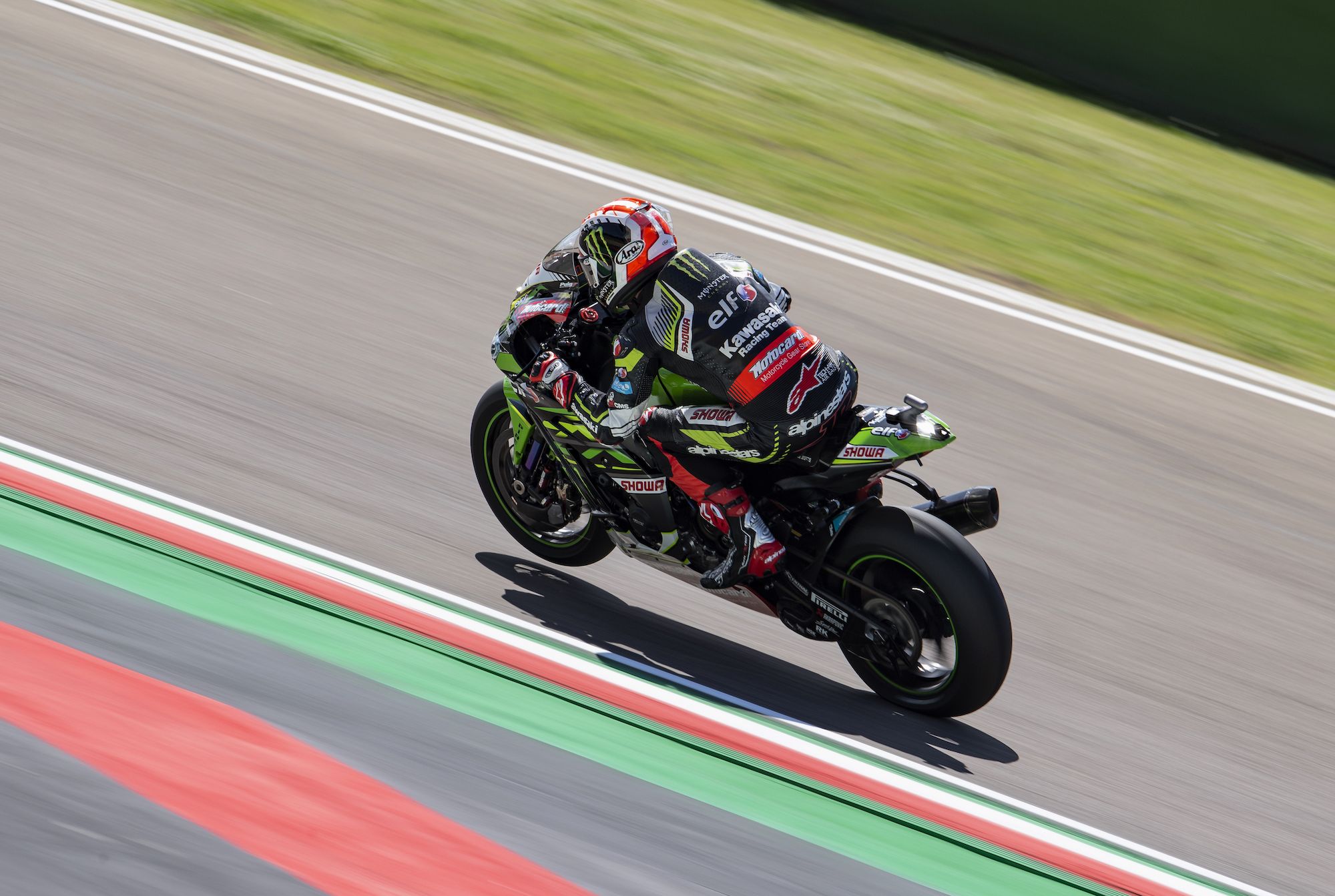 Jonathan Rea arrasa en casa de Ducati