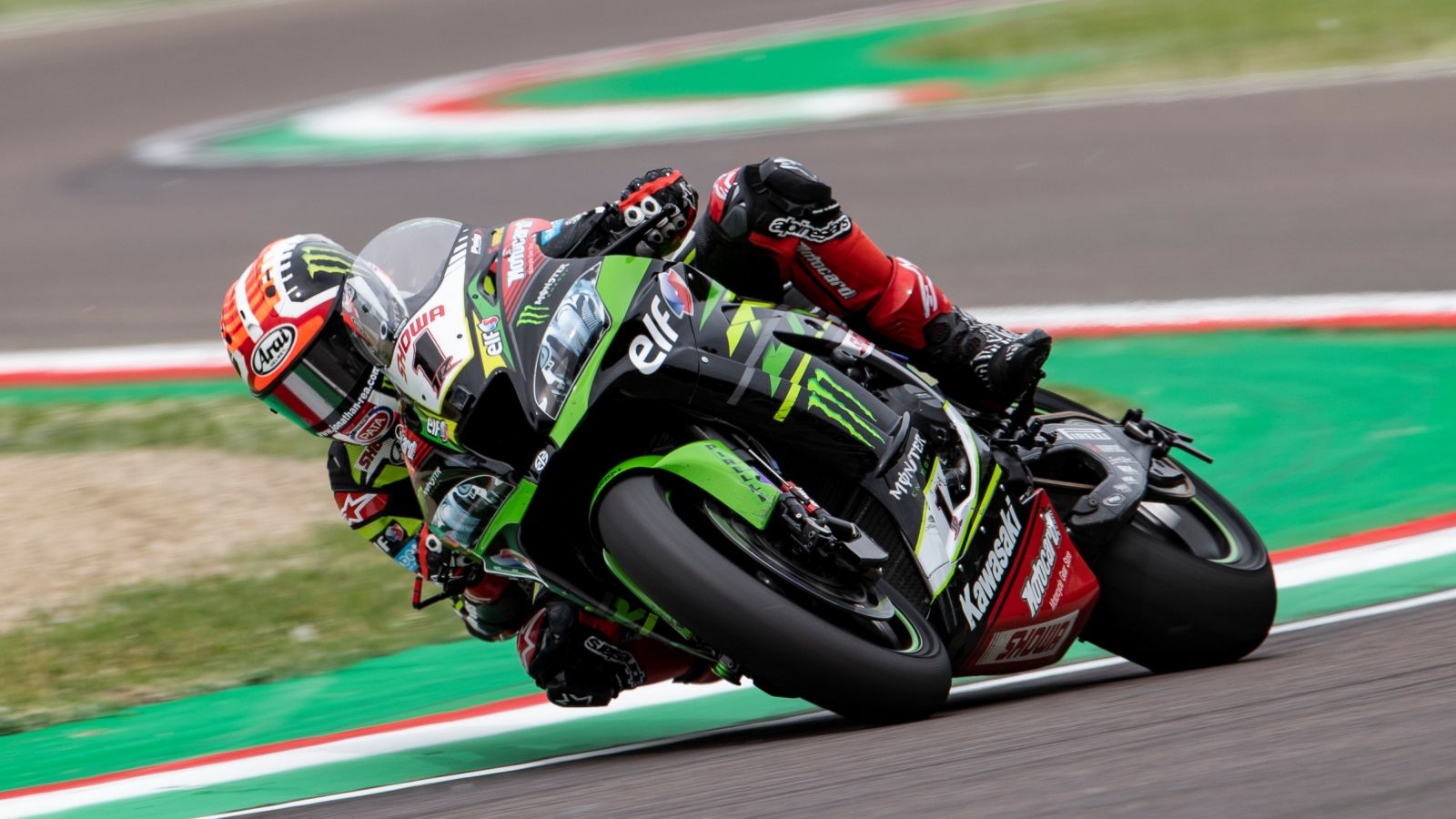Jonathan Rea contiene a Chaz Davies y vence en Imola con Álvaro Bautista tercero