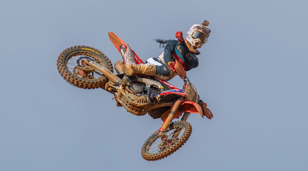 Tim Gajser golpea de nuevo en MXGP