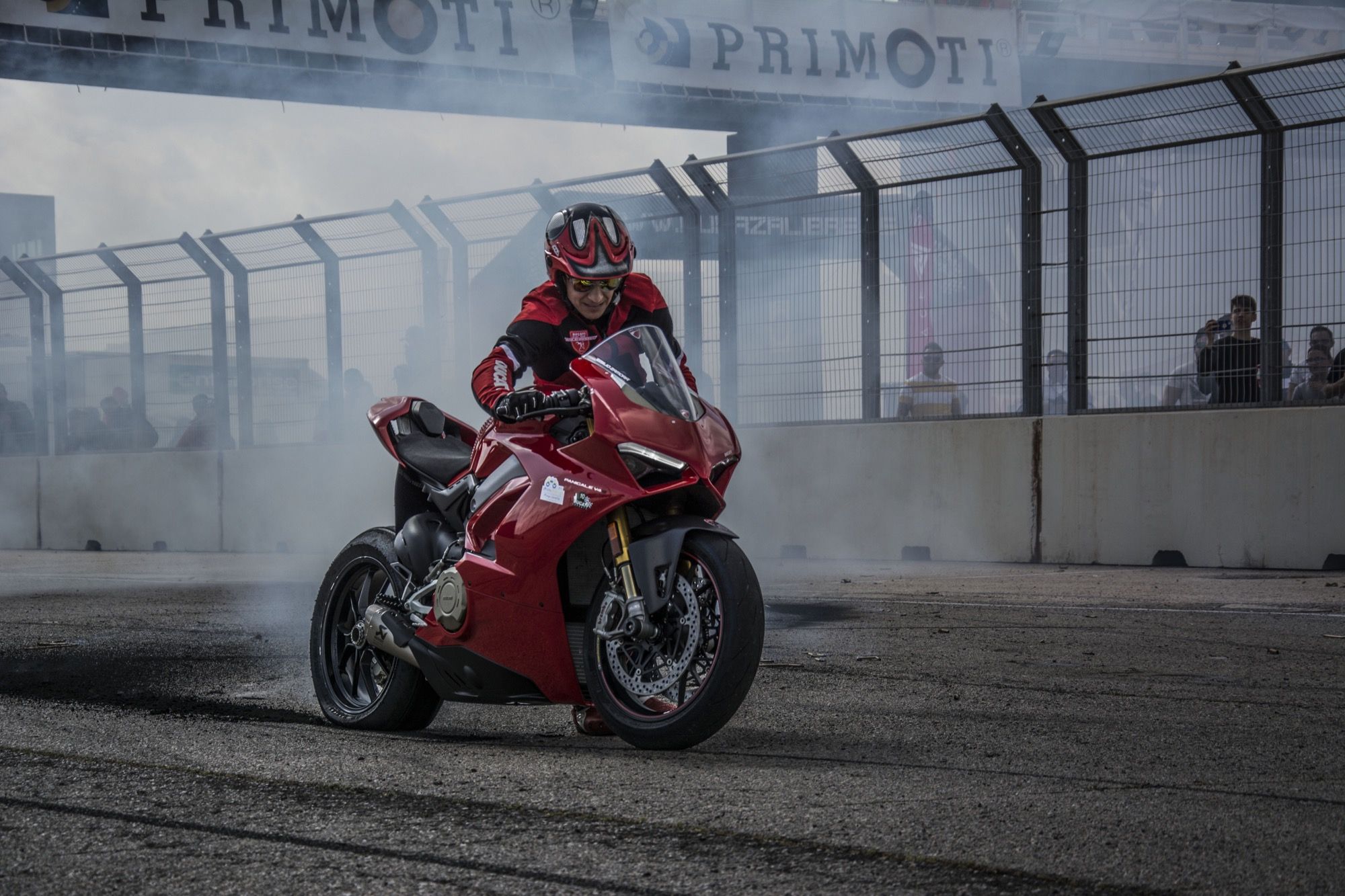 Emilio Zamora, el stunt rider que palpita Desmo