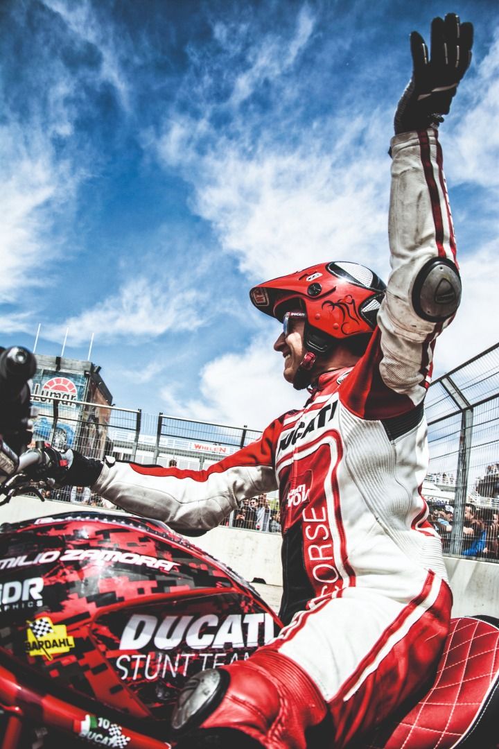 Emilio Zamora, el stunt rider que palpita Desmo