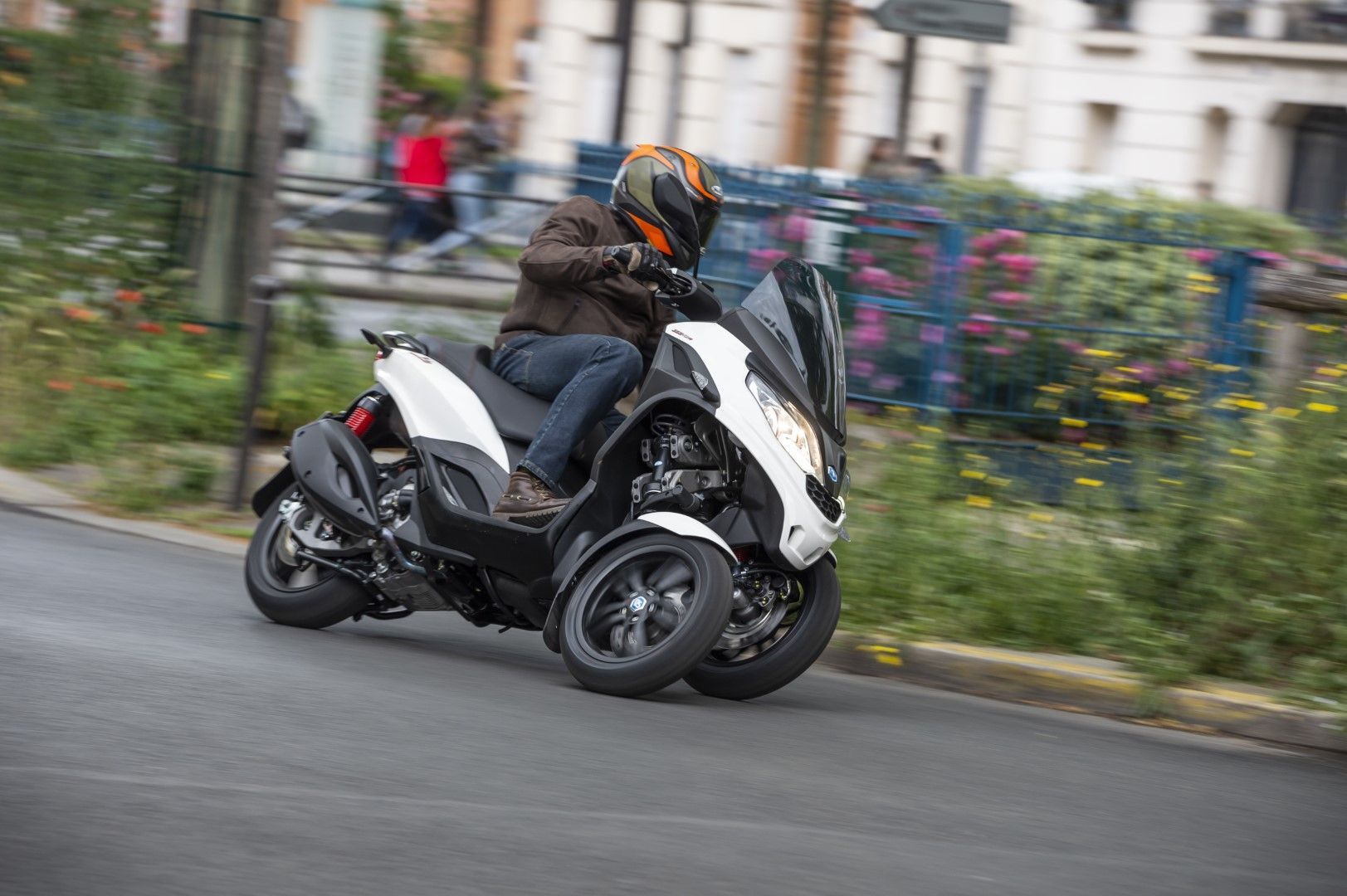 Piaggio MP3 300 hpe Sport 2019. Fotos