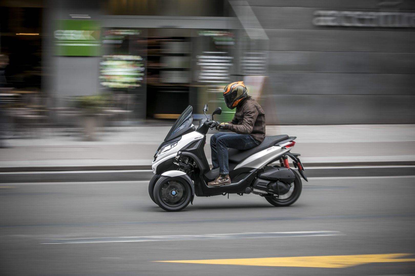 Piaggio MP3 300 hpe Sport 2019. Fotos