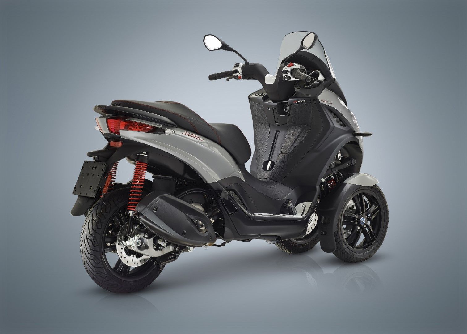Piaggio MP3 300 hpe Sport 2019. Fotos