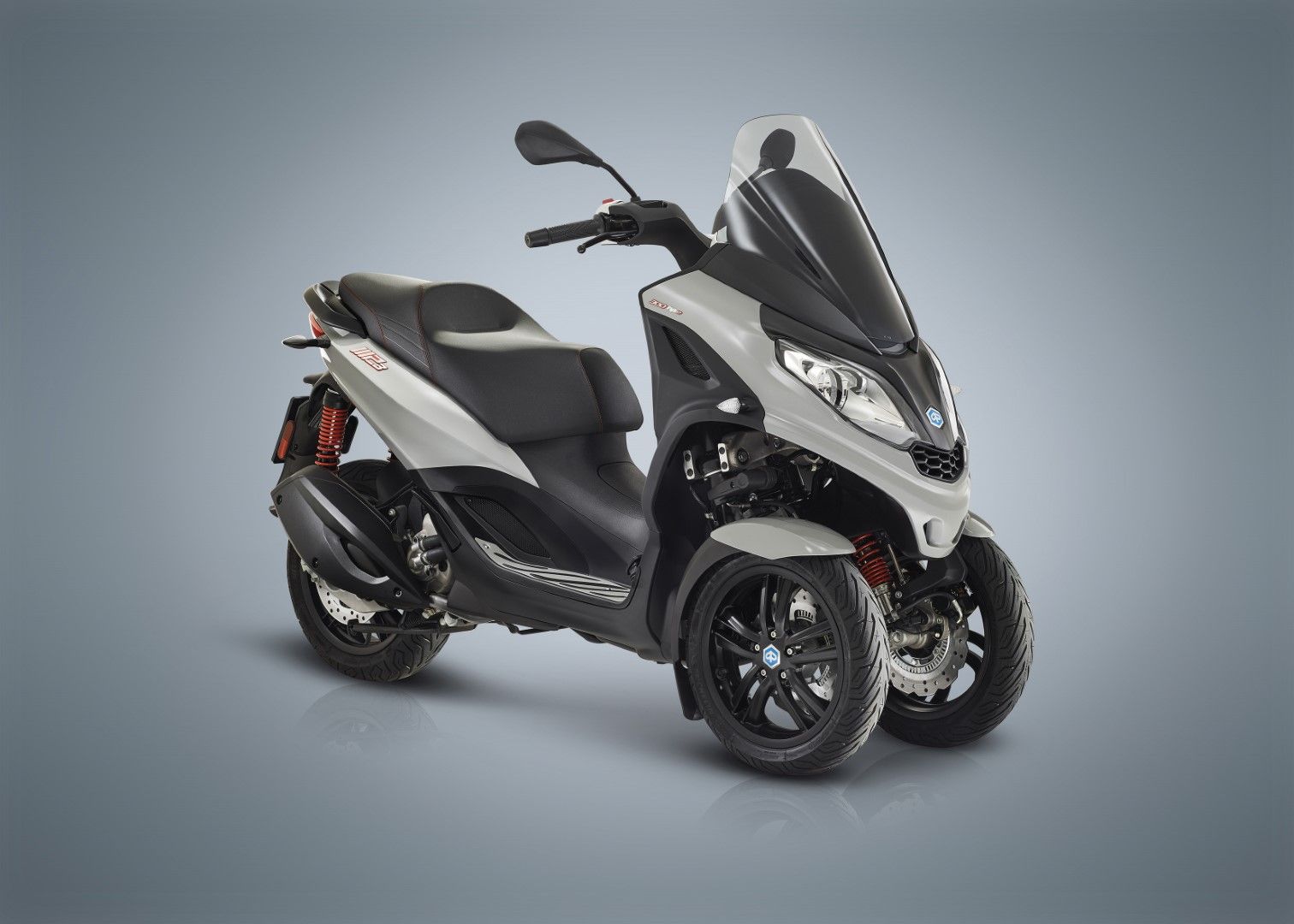 Piaggio MP3 300 hpe Sport 2019. Fotos