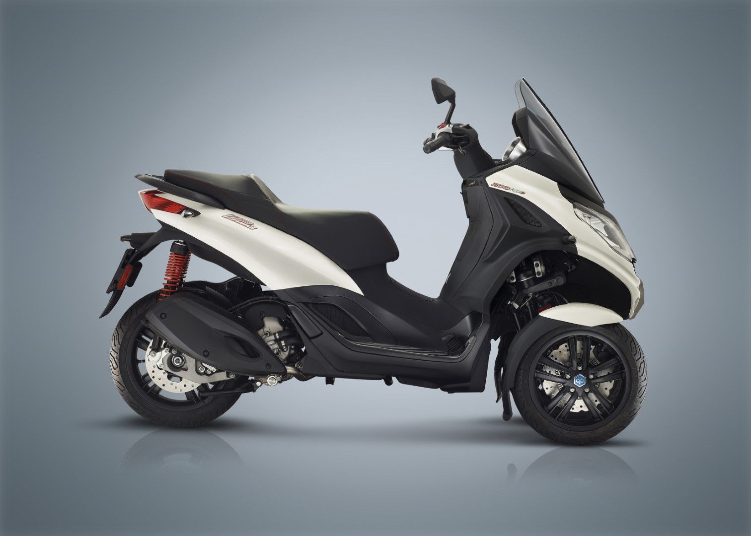 Piaggio MP3 300 hpe Sport 2019. Fotos