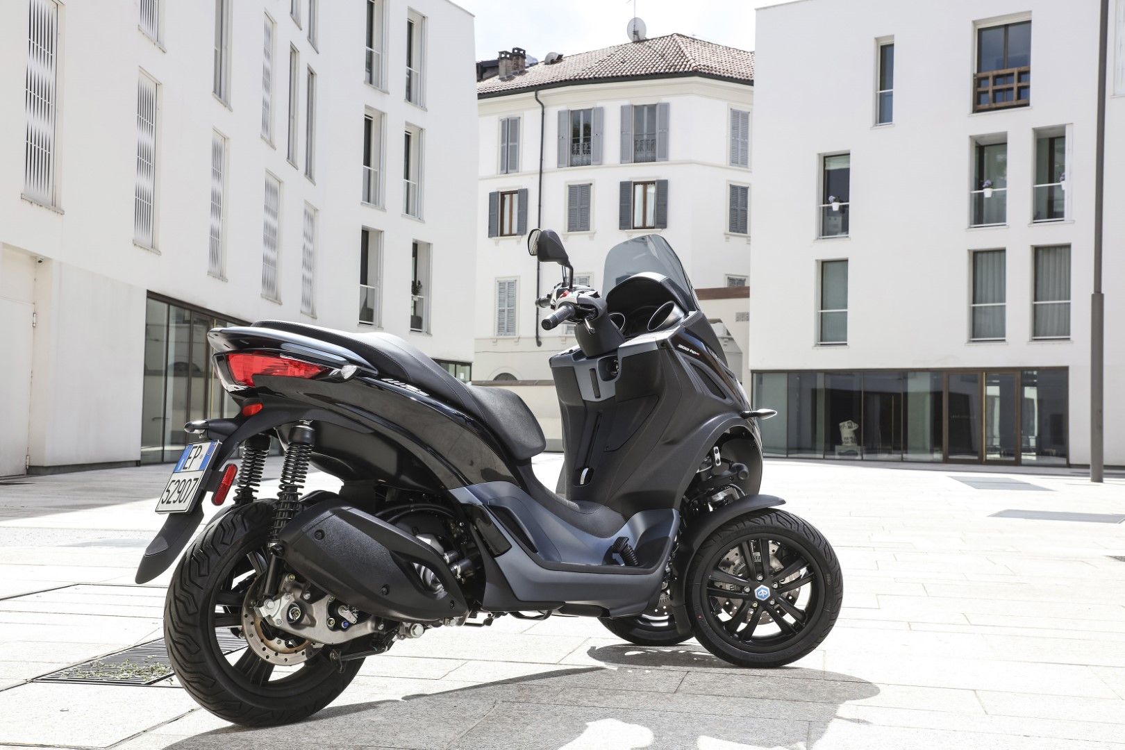 Piaggio MP3 300 hpe Sport 2019. Fotos