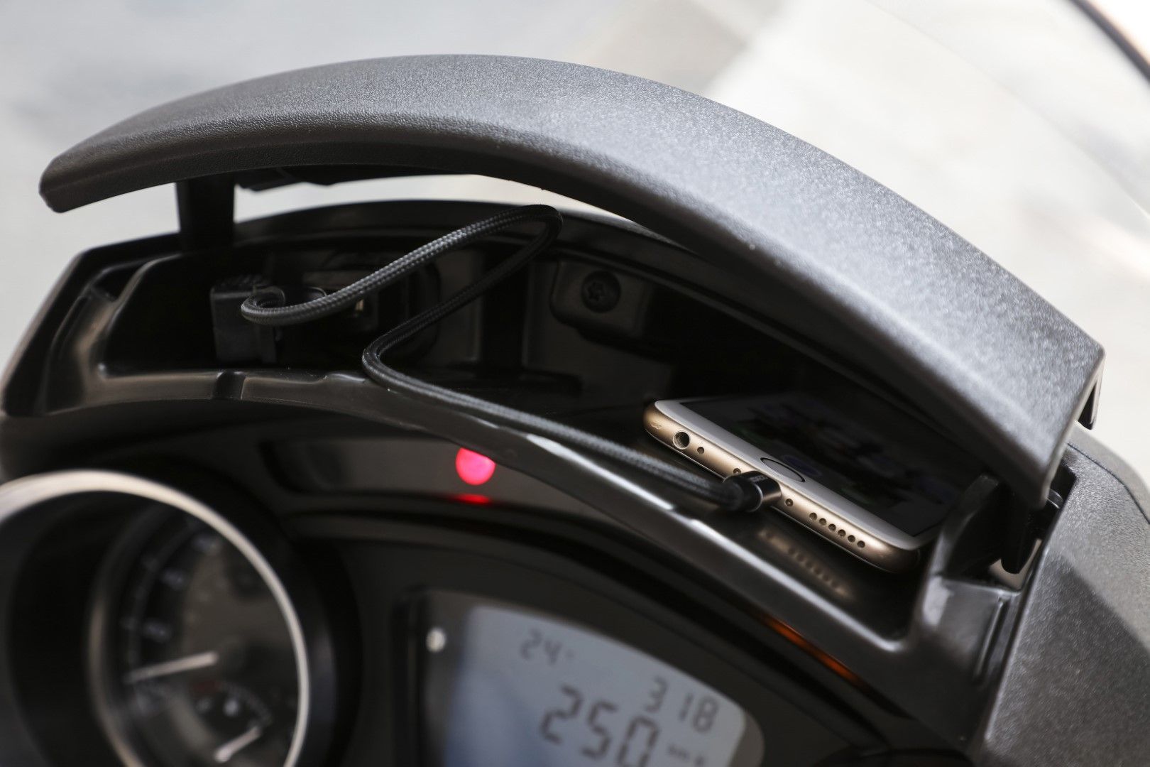 Piaggio MP3 300 hpe Sport 2019. Fotos